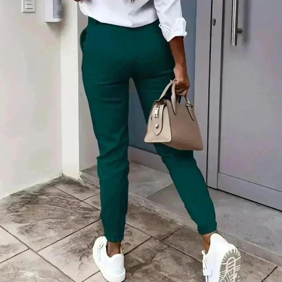 Green Casual Women's Pocket Pants - Picture 2 of 3